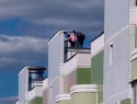 В Курске школьницы устроили опасную прогулку по крыше 17-этажного дома