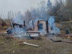 В селе Горналь Курской области из-за обстрела сгорел сарай и поврежден дом