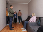 Мэр Курска встретился с семьей, дом которой полностью сгорел после атаки БПЛА