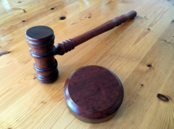 В Курске суд вынес приговор экс-начальнику таможенного поста за взятку и разглашение тайны