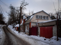 В Курске мэрия выкупила под снос дома для расширения дороги на улице ВЧК
