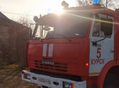 Под Курском пожарные не дали огню уничтожить дом в селе Верхнее Гуторово