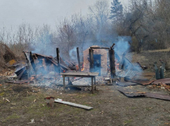 В селе Горналь Курской области из-за обстрела сгорел сарай и поврежден дом