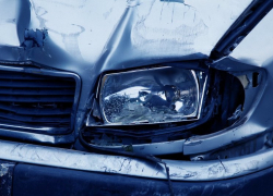В ДТП с тремя автомобилями в Курске ранены водитель и пассажирка «Рено»