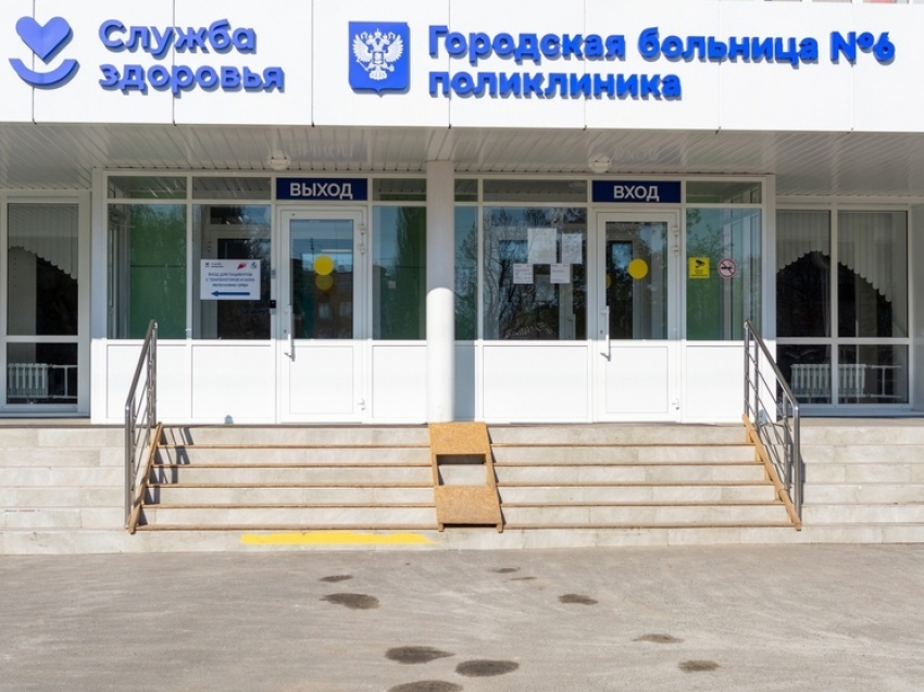 В поликлинике №6 Курска после падения обломков БПЛА принимают пациентов