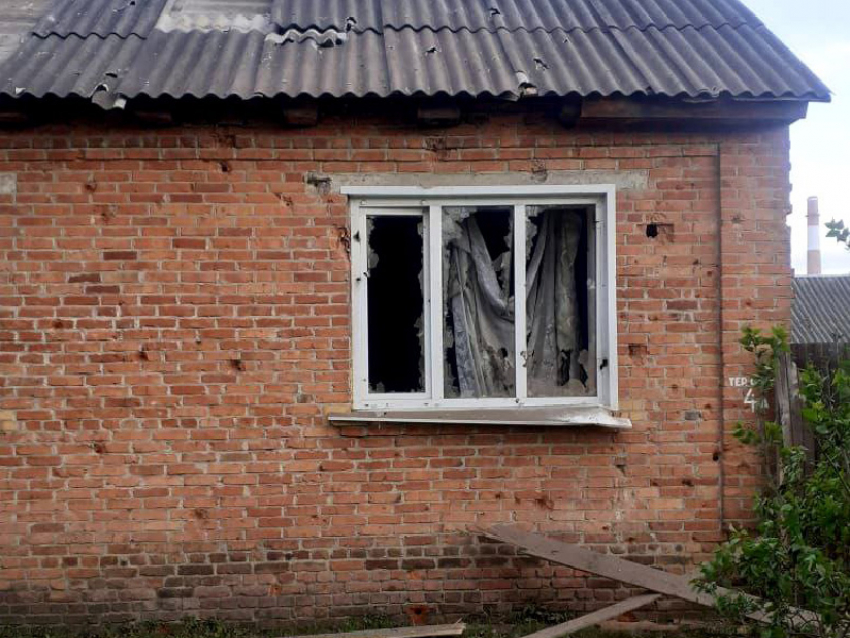 При обстреле поселка Теткино Курской области пострадала местная жительница