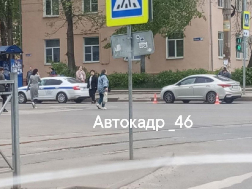 В Курске под колеса автомобиля на переходе на Сумской попал 64-летний мужчина