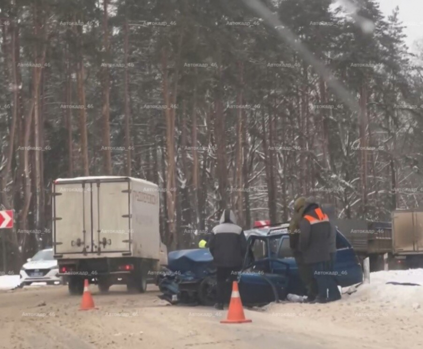 Под Курском в ДТП с грузовиком КамАЗ погибла женщина-водитель