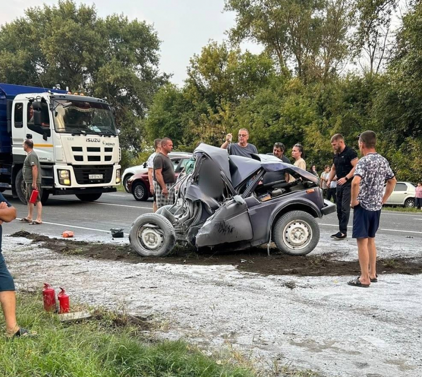 Водитель «Нивы» погиб в ДТП с грузовиком на трассе в Курской области