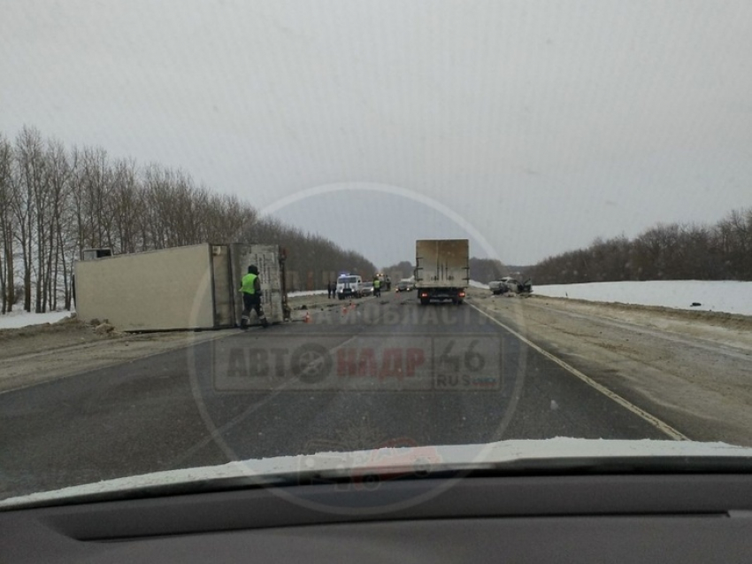 В Курской области на трассе «Курск-Воронеж» в пятницу погибла женщина-водитель